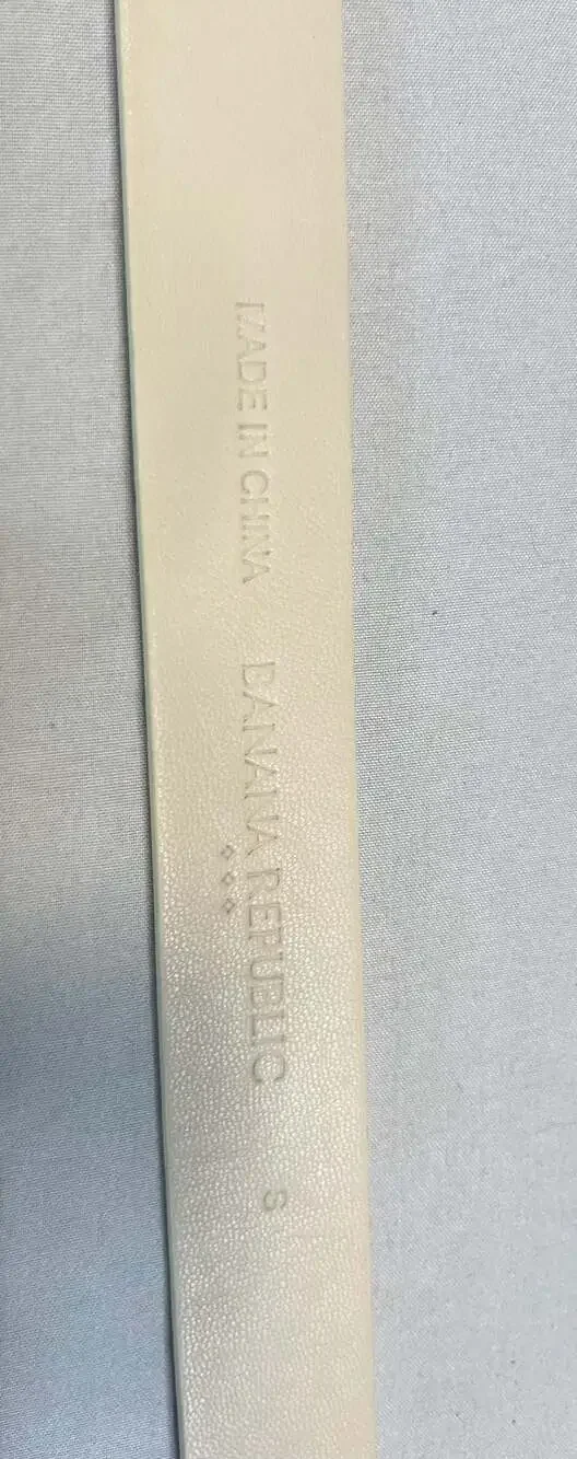 Banana Republic Off-White Leather Belt Gold Buckle Quiet Luxury Classic Minimali